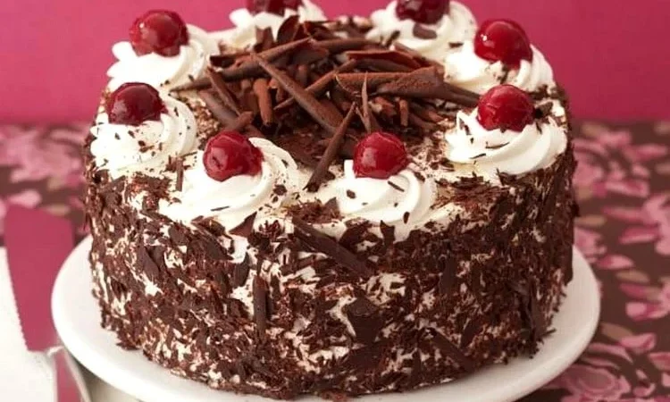 “Descubra a Receita Perfeita de Bolo Floresta Negra: Delicie-se com Este Clássico Irresistível!”