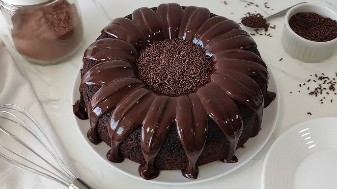 “Descubra a Receita Irresistível do Bolo Vulcão de Chocolate: Uma Explosão de Sabor para Sua Festa!”