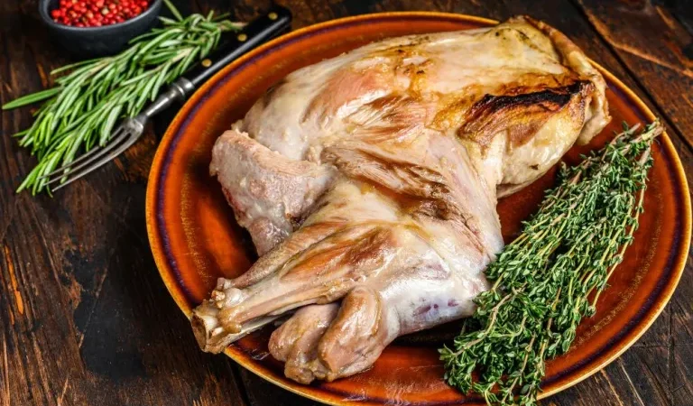 “Descubra a Receita Perfeita de Cordeiro Assado com Ervas: Sabor Inigualável para Suas Reuniões!”