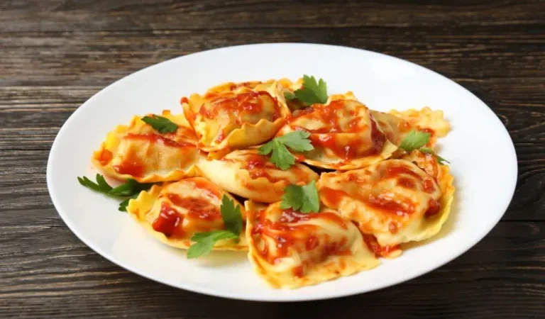 “Descubra o Sabor Delicioso do Ravioli de Ricota com Molho de Tomate e Manjericão: A Receita Que Vai Transformar seu Jantar!”